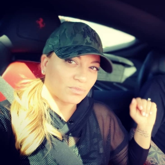 Meet your Posher, Gina - Picture 1 of 1